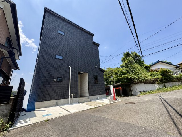 ゆとりある道路のため駐車も楽々！