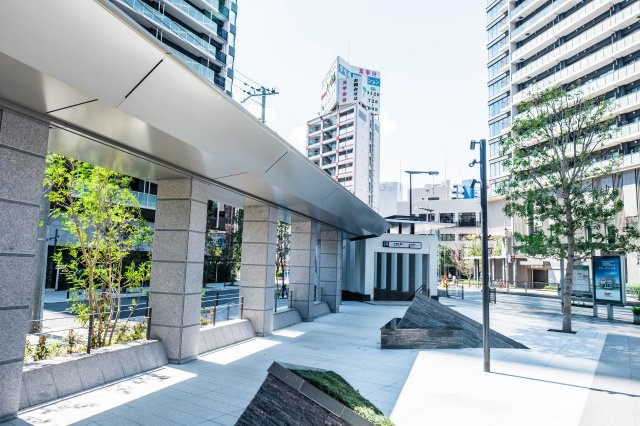 【ステーションアプローチ】地下鉄御堂筋線「中津」駅直結！雨に濡れにくい屋根付きアプローチが嬉しい！