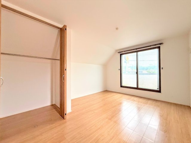 ［施工前］◆子どものスタディ空間として、あるいは書斎やホビールームとして生活スタイルに合わせて使えるプライベートルーム。居心地のいい落ち着いたインテリアが似合います。