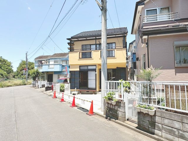 前面道路含む現地写真です