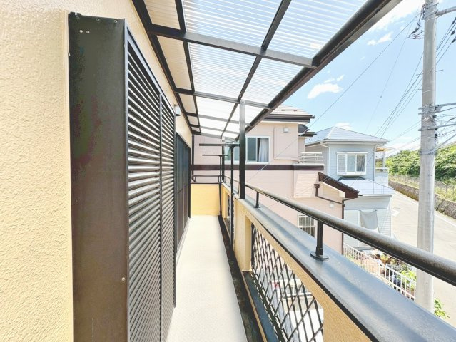 開放的で明るい空間を演出してくれるバルコニーです