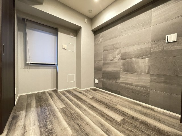 LD横の洋室は、扉を開けて解放感ある空間に。　