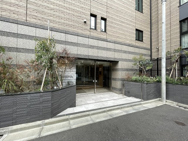 マンションの顔でもある、高級感漂うエントランス。　