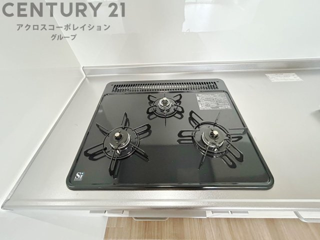 多数の調理器具を同時に使用でき、料理の効率化が可能。省エネで節約になり、様々な料理スタイルに適応できます。また、火力調整が独立しており、手入れや掃除もしやすく、今よりもっとお料理が楽しくなるかも。