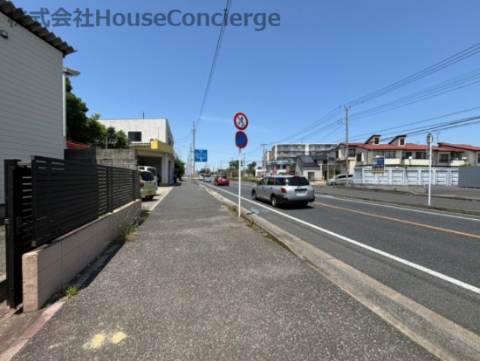 前面道路含む現地写真です