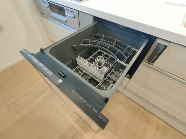 【食洗器】　後片付けが楽になる食器洗浄乾燥機付き！環境にも手荒れにも優しい、嬉しい設備です。