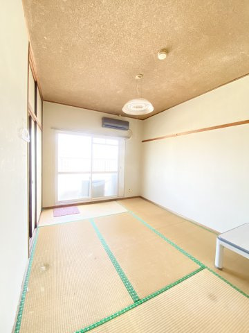 南西和室（6帖）南側ベランダ♪