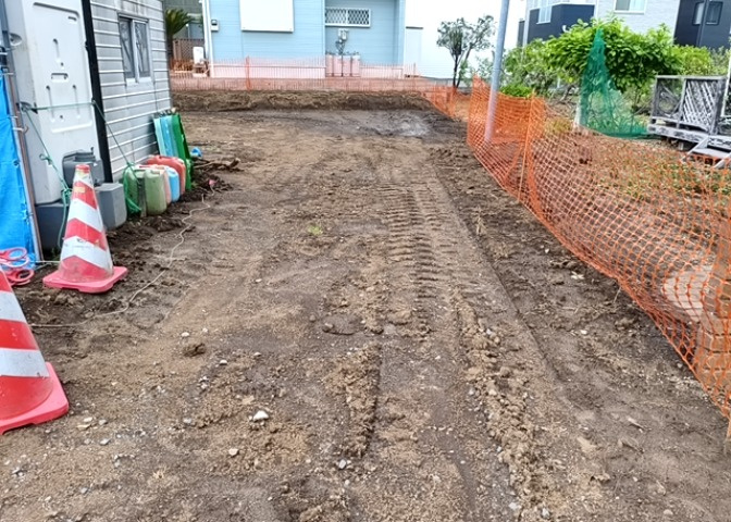 家を建てる前提で土地を探している場合、地盤の丈夫さは譲れない条件の一つです。地盤が脆弱だと追加工事が必要となります。また、過去に地盤沈下や液状化現象を起こした土地は、できるだけ避けた方がいいでしょう。