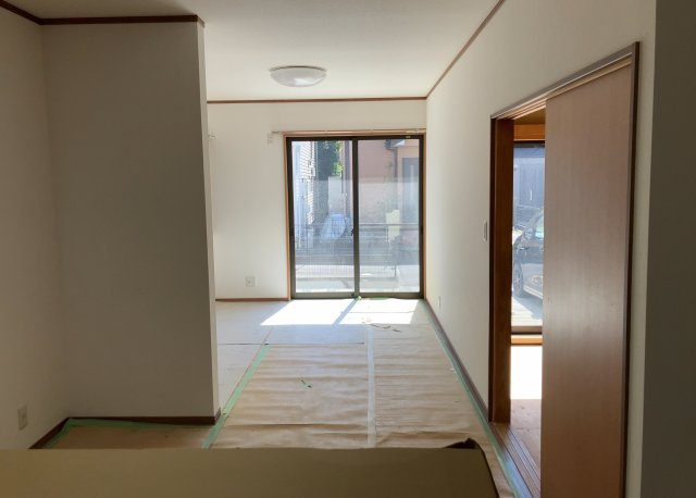 リビングの間取りの種類は大きくわけてリビングとダイニングが別になっているタイプ、リビングダイニング一体型です。どちらも一長一短ですので、家を選ぶ時はその両面をチェックして決めるようにしましょう。