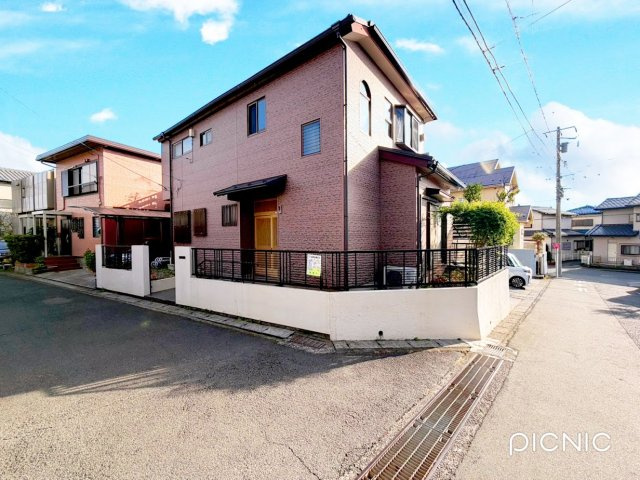 ◆開発道路を囲むように区割りされた敷地。開放感や明るい雰囲気です。