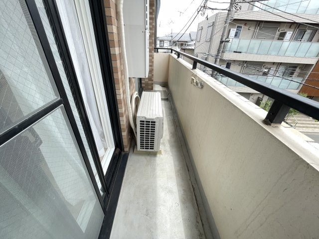 南東向きで陽当たり良好のバルコニーです。　