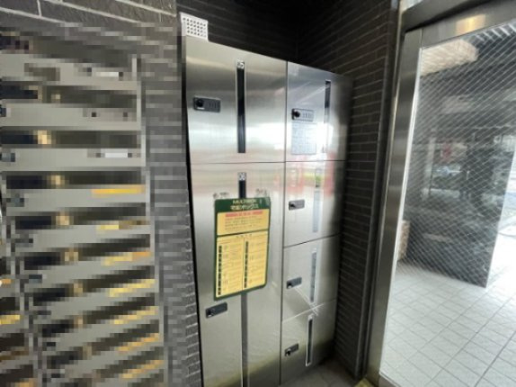 宅配ボックス付きで、忙しい方の荷物受け取りもスマートに。　