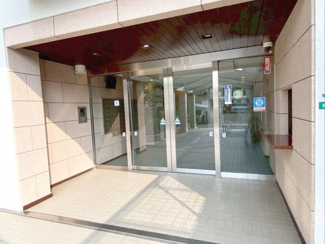 オートロックや防犯カメラの設置があります！