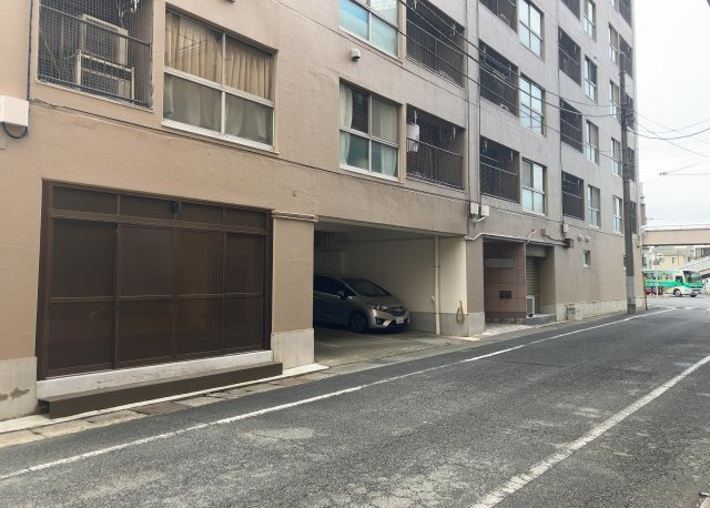 隣家の土地はどうなっているのか、生活利便施設が近くにあるのか、学校まで近いかなど、お客様のライフスタイルにあわせたイメージが重要です。また、近くにあると困る施設が近くにないかも確認するといいでしょう。