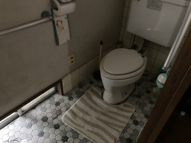 奥にあるもう一つのトイレです。2つあるので便利です。