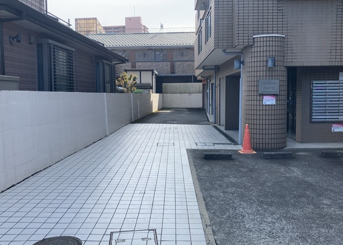 物件によっては、入居者が個人的に使用できる専用庭がついているものもあります。また、住宅の中にある土間の部分を庭と呼ぶこともあります。庭の用途は住む人によって変わり、それによってデザインもさまざまです。
