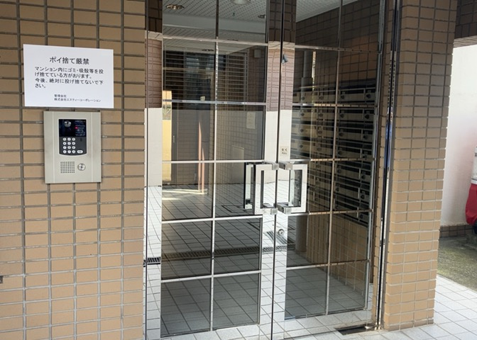 マンションのエントランスには、もともと風よけや防犯の役割がありますが、マンションによって宅配ボックスなどの設備が備わっている所もあります。日々の生活をイメージしながら生活しやすさをチェックしましょう。