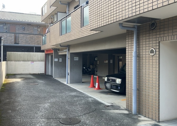 マンションの駐輪場は、事前に空きがあるか確認を取ると安心です。せっかく入居したのに駐輪スペースがない！なんてことになったら大変ですよね。そこで、内見時や購入前にはまず事前に確認しておくと良いでしょう。