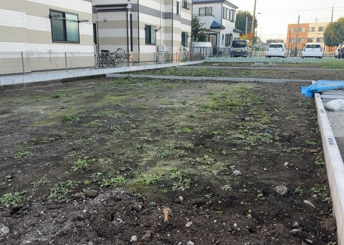 土地の形が極端に長細かったり、狭小地、あるいは道路との高低差がある傾斜地だった場合、後々売ろうとしても買い手がつかない場合もあります。後々、売却することになった時に価値の下がらない土地を選びましょう。