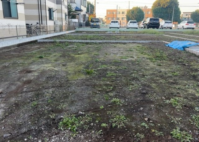 土地を買う際、住む地域の自治体や福祉の補助制度にも注目してみましょう。子供や老人の医療補助やゴミ出しのルールなど、自治体によってルールに大きな違いがあるため、暮らしやすい土地で判断するとよいでしょう。