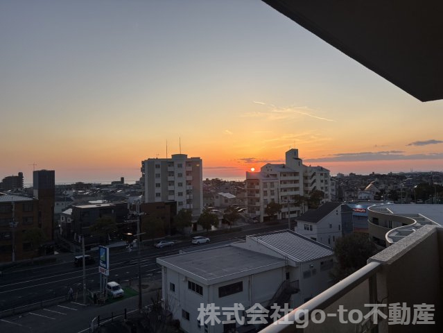 バルコニーから広がる美しい眺望が、日常の特別な癒しです♪