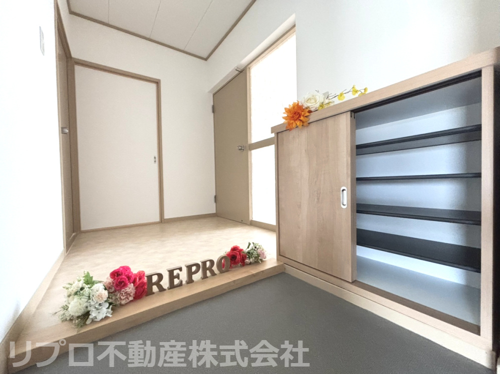 玄関には靴収納があり、すっきりと片付きます！