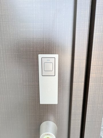 タッチキーシステムなら、ボタンに触れるだけでスムーズに施解錠が可能。忙しい毎日をサポートする、快適な玄関ライフを実現します。