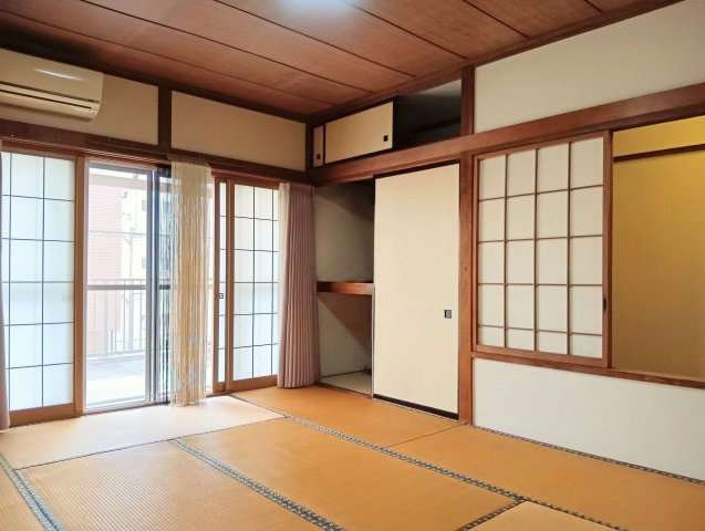 2階和室はベランダに接しています！