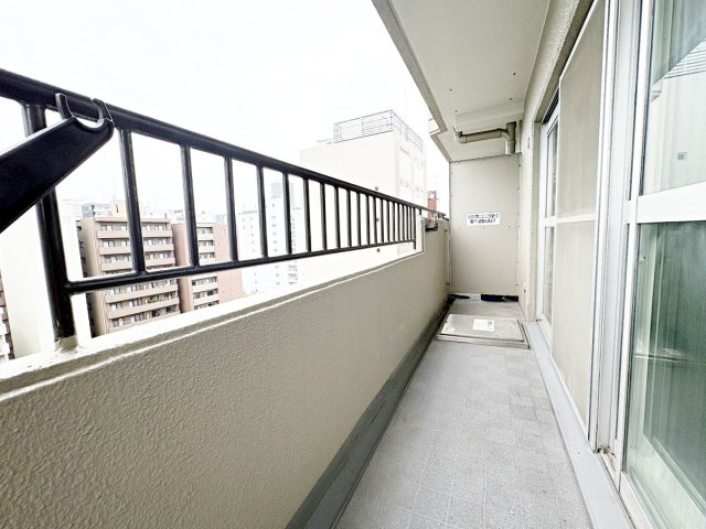 角部屋引き回しバルコニーにつき通風・採光良好です♪