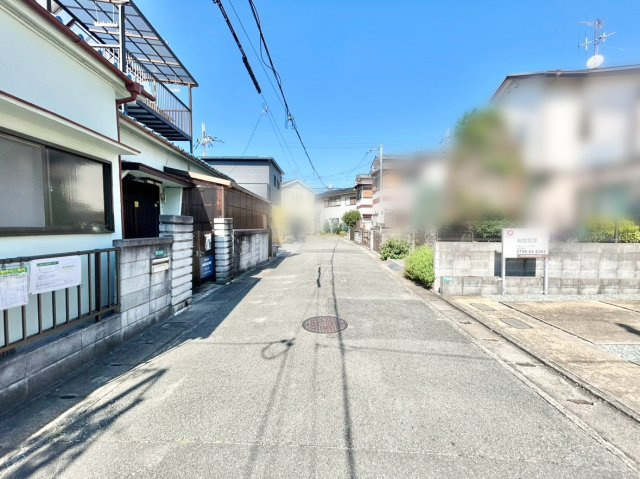 東側約4.9ｍの公道に面し、車の出し入れや駐車もスムーズです♪
