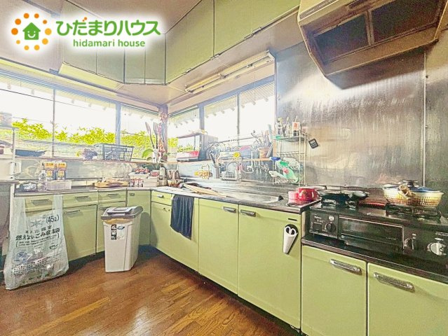 3口コンロが嬉しいシステムキッチン♪広いシンクや作業台でお料理が捗ります♪