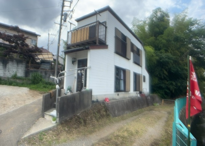 東側道路の場合は居室を南向きに設計しやすいため、朝日が入りやすいというメリットがあります。一方、西側道路も東側同様に居室を南向きに設計しやすいのですが、住宅地だと朝日が入りにくいという弱点があります。