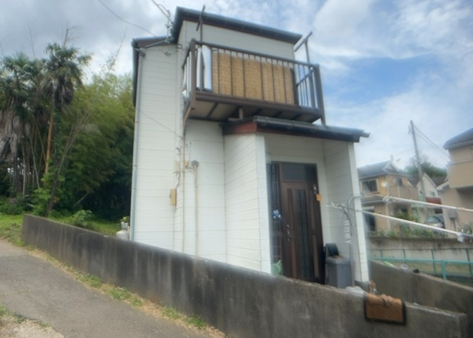 両面バルコニーは、バルコニーそのものの機能というよりかは設置の仕方による名称です。複数のバルコニーを東西や南東などの相対する場所に設置することで、通風や採光が確保しやすくなるというメリットがあります。