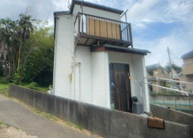 玄関は家の顔と言っても過言ではありません。現地を見学する際は玄関の広さや全体のバランスなどを見てみるといいでしょう。一般的なアプローチのしやすさだけではなく、お年寄りにも優しい設計のものだと安心です。