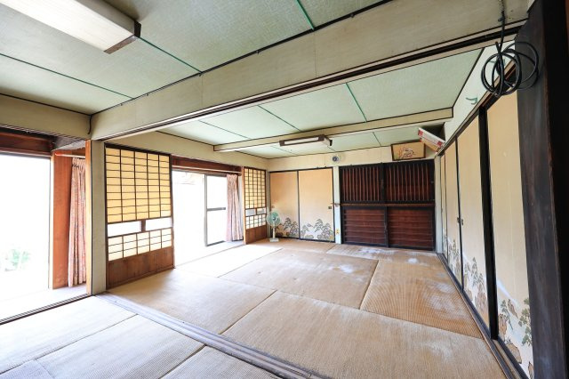 障子を外せば大空間。風が通り抜ける和室の連続間取りです。