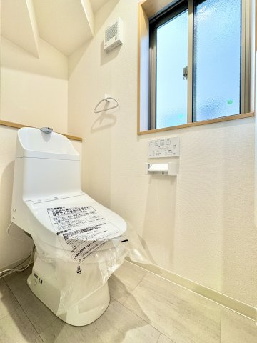 トイレは各階に設置されており、忙しい朝の時間帯もスムーズに使用可能です。　