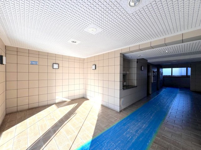 エントラスホール