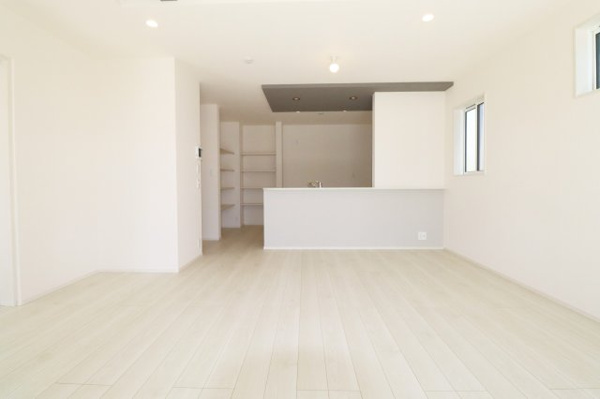 【郡山市小原田２丁目　　　1号棟　　　小原田小学校、小原田中学区の居間】