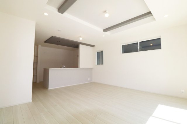 【郡山市小原田２丁目　　　1号棟　　　小原田小学校、小原田中学区の居間】