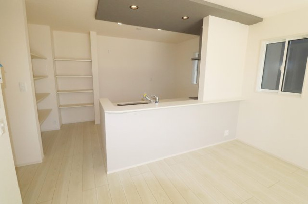 【郡山市小原田２丁目　　　1号棟　　　小原田小学校、小原田中学区のキッチン】