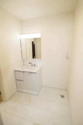 【郡山市小原田２丁目　　　1号棟　　　小原田小学校、小原田中学区の洗面】