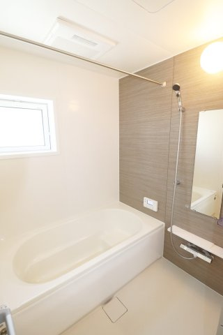 【郡山市小原田２丁目　　　1号棟　　　小原田小学校、小原田中学区の浴室】