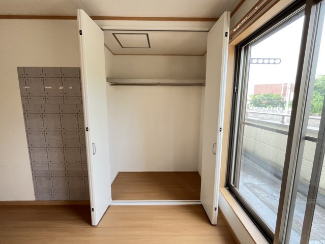 2階フロアは各部屋に収納あり♪