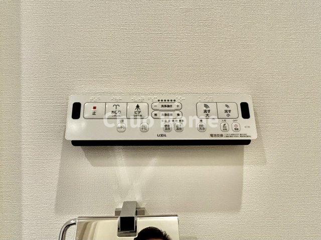 【ウォシュレット】清潔に使いたいお手洗いには最適な設備です。もちろんウォームレットも標準装備です。