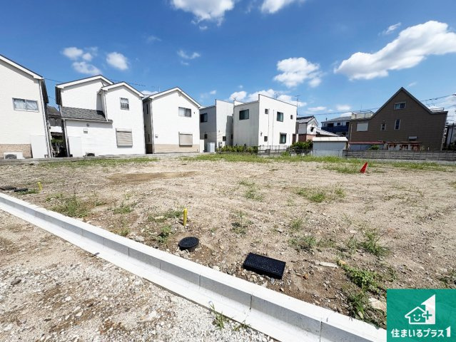 周辺は落ち着いた街並みの住宅地！子育てがしやすい住環境です！まだ未完成ですが、現地でしかわからない事もございます。是非一度ご覧ください。