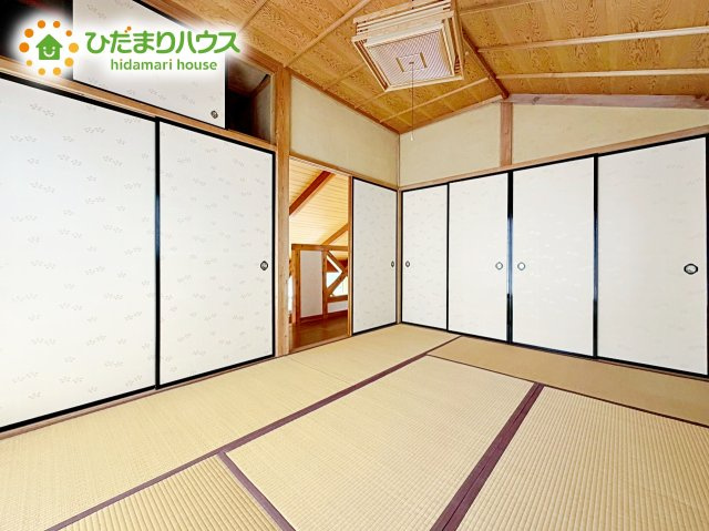質の良い睡眠で一日の疲れを癒す空間で気持ちの良い一日のスタートを切ることができます。バルコニーへ出入りでき、洗濯物干しや布団干しもラクラクです。