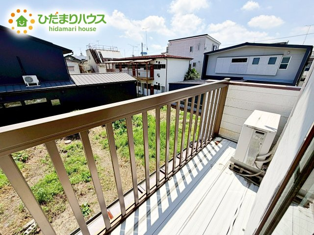 バルコニー付きなら洗濯物がたくさん干せて乾きやすいですね