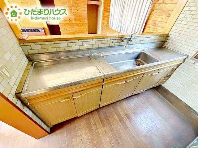 料理をしながらでも、ご家族との会話を楽しめる対面式キッチン♪