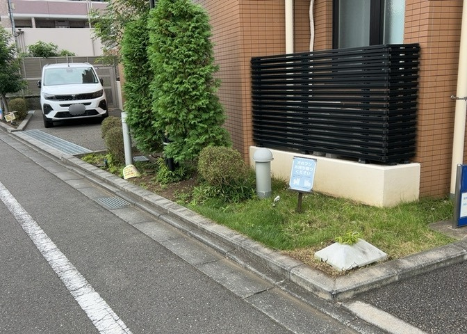 物件によっては、入居者が個人的に使用できる専用庭がついているものもあります。また、住宅の中にある土間の部分を庭と呼ぶこともあります。庭の用途は住む人によって変わり、それによってデザインもさまざまです。
