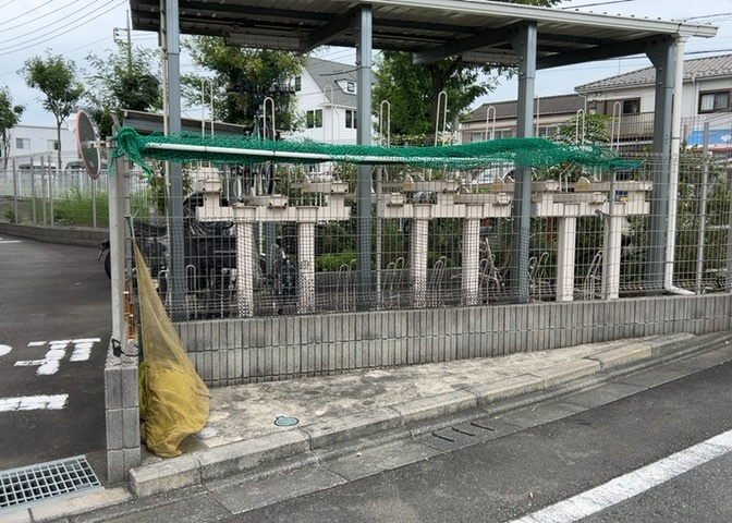 共有部分は、住民なら誰もが使える設備のこと。例えば駐車場やエレベーター、インターネット設備、セキュリティ設備などがあります。他にも、マンションの廊下・外部階段やエントランス・ゴミ置き場などがあります。